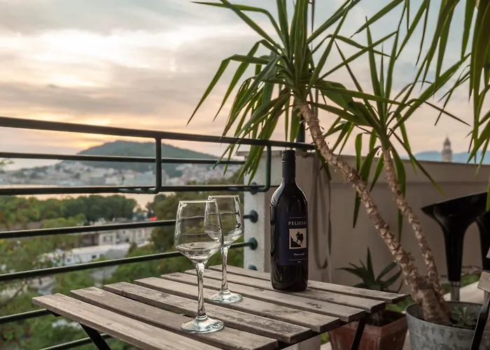Bregos Superior - Unique Design 3-br - Unbelievable Panoramic View Of - Walking Distance From Unesco Palace And Bacvice - Free Parking - Buralux Apartman *