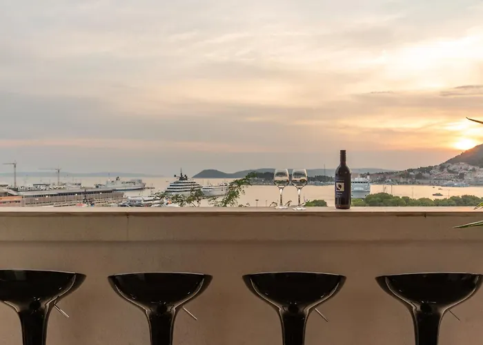 Bregos Superior - Unique Design 3-br - Unbelievable Panoramic View Of - Walking Distance From Unesco Palace And Bacvice - Free Parking - Buralux Apartman